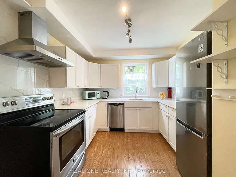 290 Westcourt Pl — Photo 11