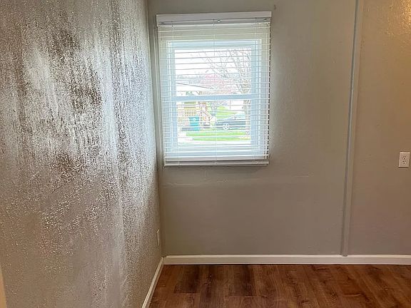 3rd image of 1613 Newton St