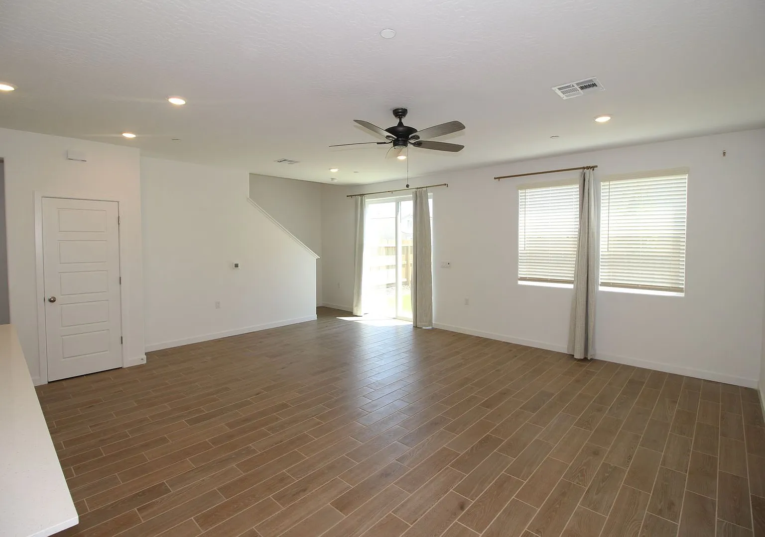 Brand New Lennar Home with Solar — Photo 4
