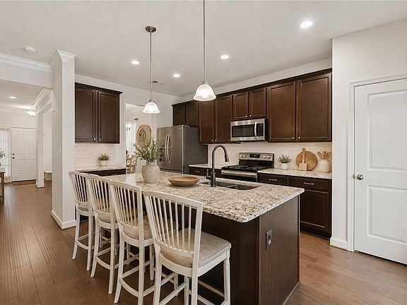 5th image of 5247 Lombard St