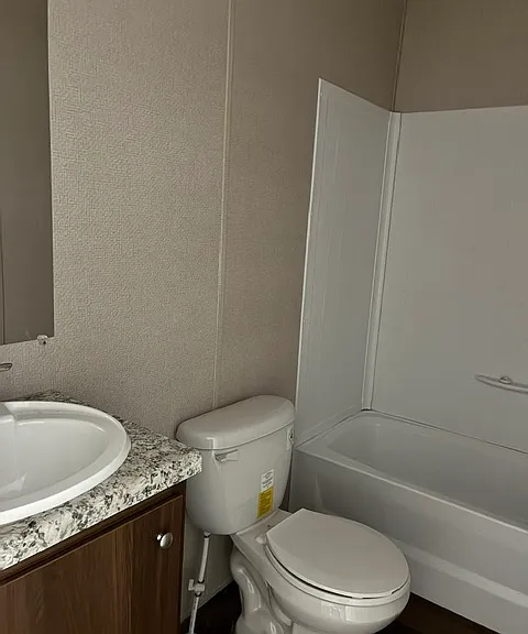 135 Lake Forest Dr — Photo 3