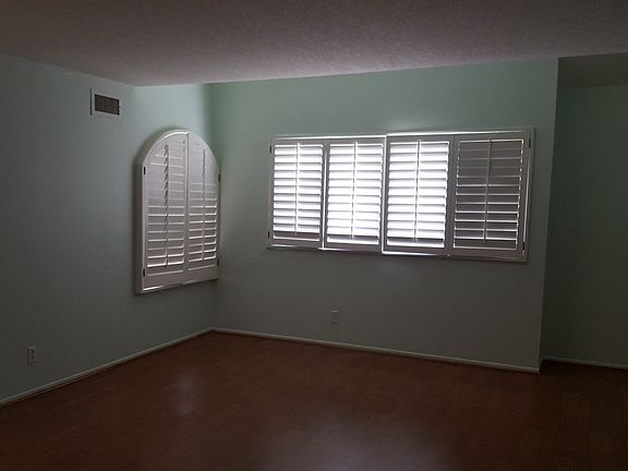 4th image of 21620 Burbank Blvd Unit 23
