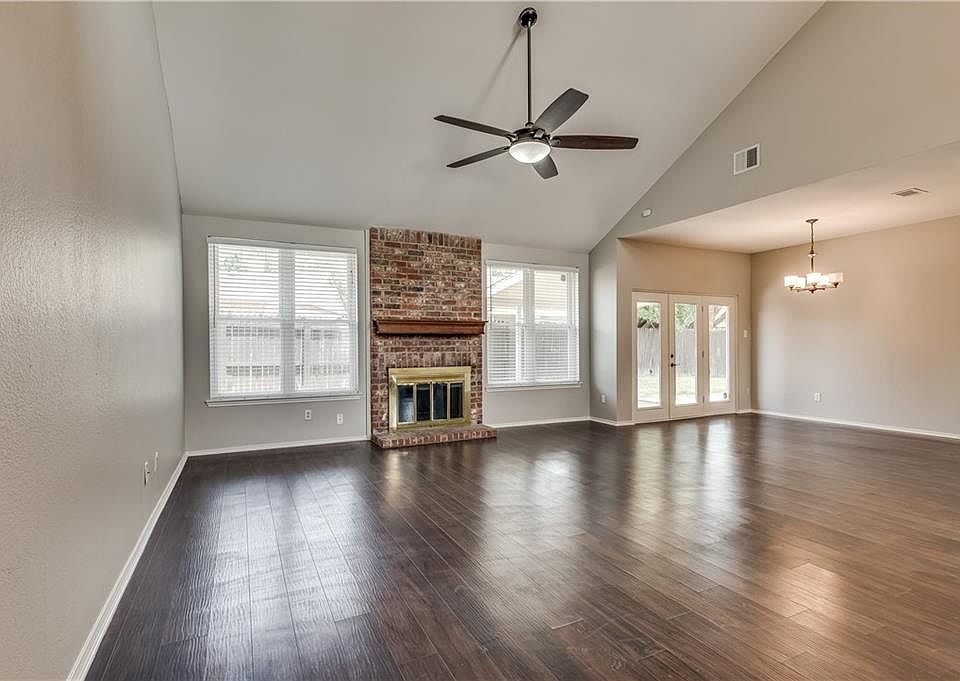 1st image of 2035 Oakbluff Dr