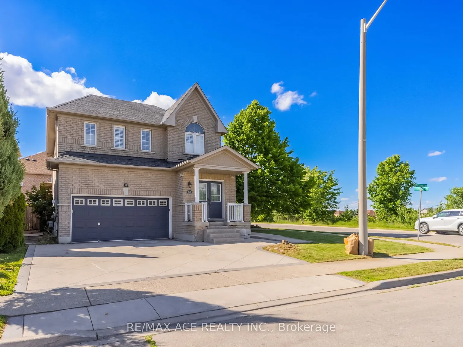 4 bed, $3,100 — Photo 2
