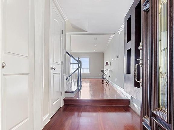 5th image of 424 Myra Way
