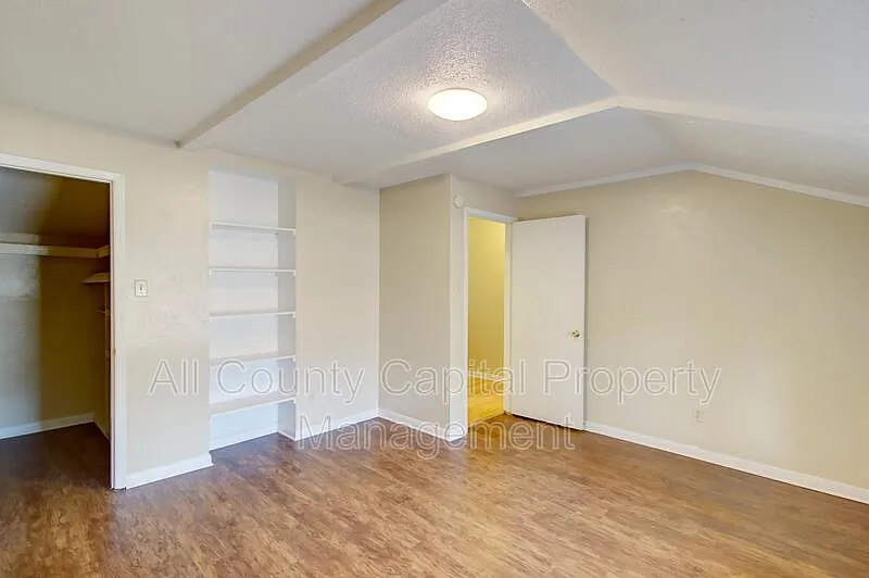 1 bed, 1.0 bath, 600 sqft, $1,050 — Photo 1