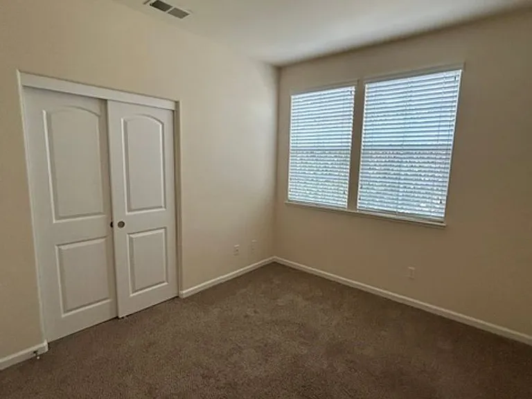 1217 Jennings Ave — Photo 11