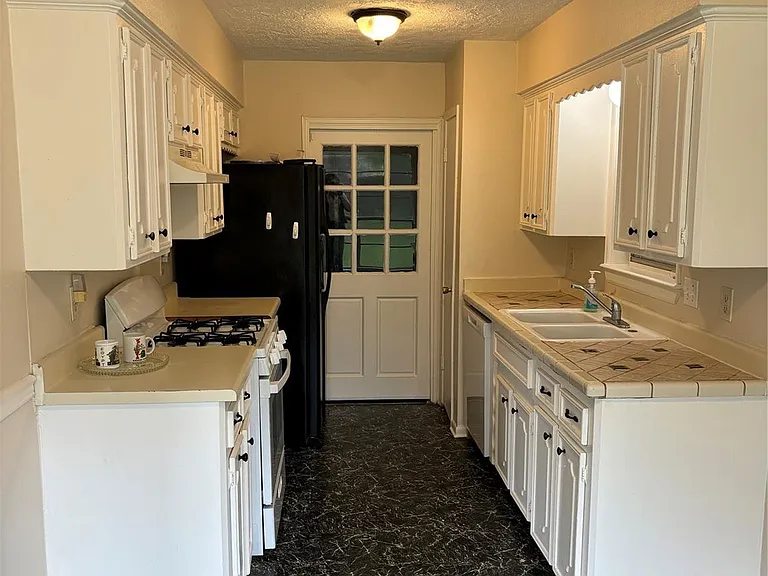 3506 Valerie Ln — Photo 6