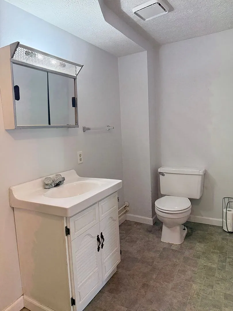 Charming Two-Story Retreat: Your Home Awaits in Bloomington! — Photo 3