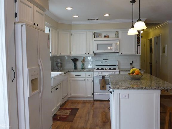 4th image of 17914 Lake Forest Dr