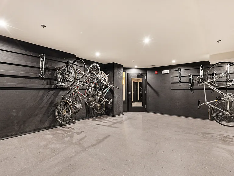 Blacherne At Vermont Place — Photo 16