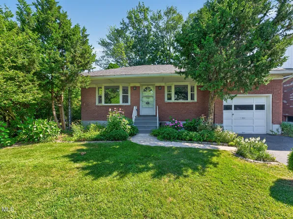 87 Buckingham Drive, Albany, NY 12208