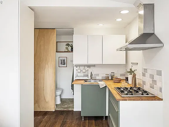 Studio, 250 sqft, $888 — Photo 4