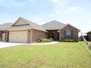 1316 Penn Ln, Moore, OK 73160