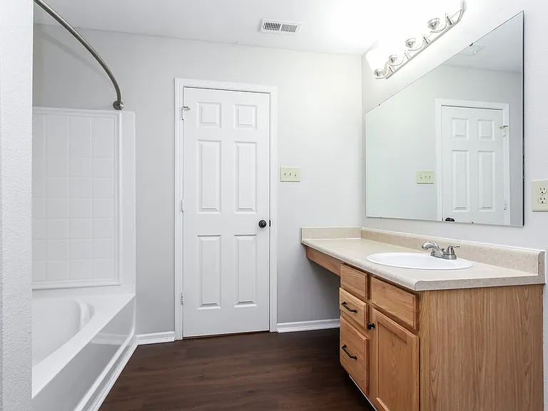 1351 Brooks Dr — Photo 10