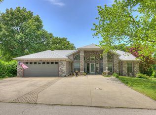 2214 Varney St, Neosho, MO 64850