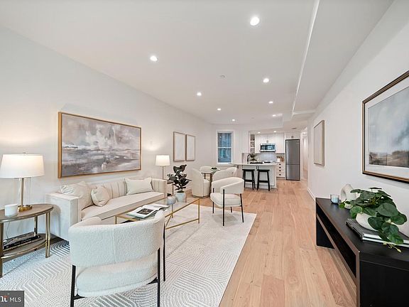 3rd image of 131 11th St NE APT 2