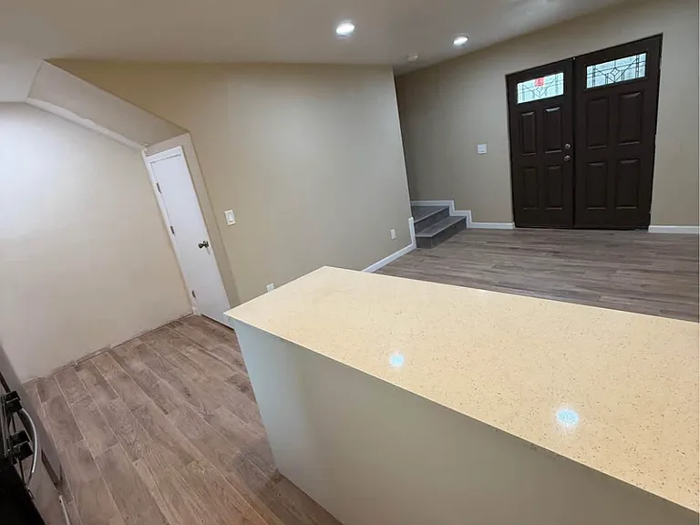 627 1/2 S Rowan Ave — Photo 2