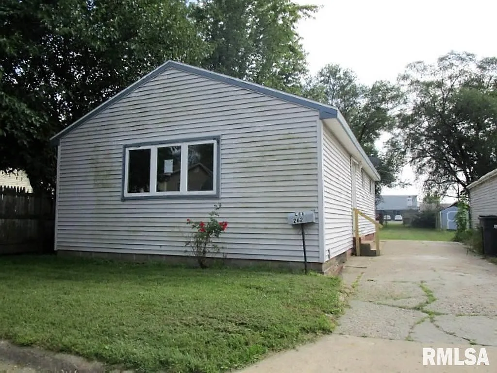 262 Cooper St photo 1