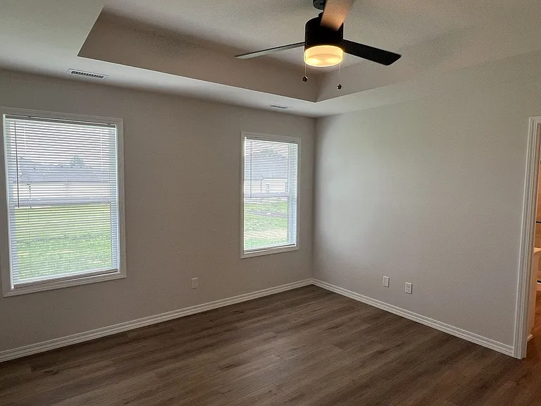 665 W Pinewood St — Photo 6
