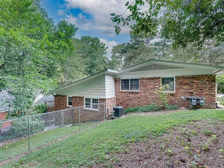 801 Marstevan Dr NE — Photo 13