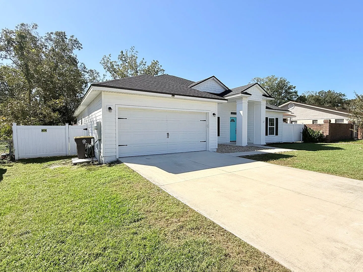 Beautiful 4-Bedroom Home with Stunning Primary Suite & Fully Fenced Backyard! — Photo 3
