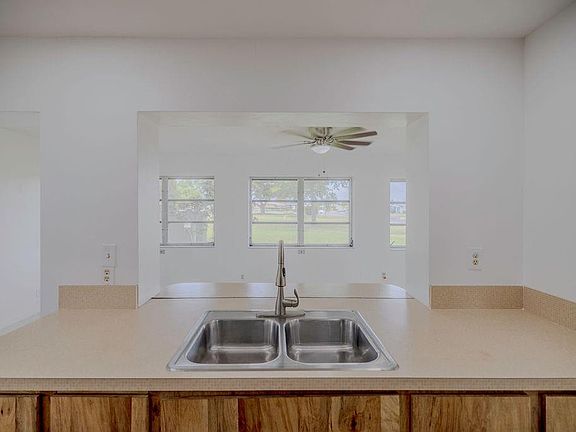 4th image of 4800 NW 44th Avenue