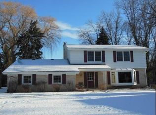 8280 Flagstone Ct, Greendale, WI 53129