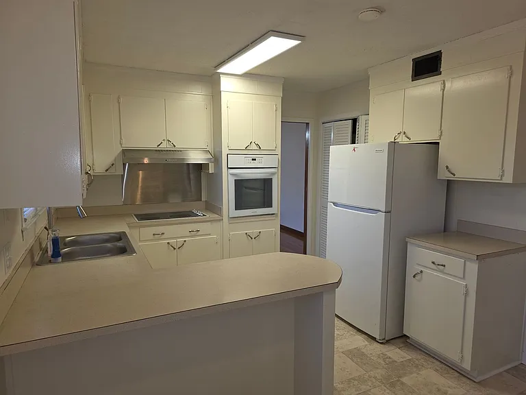 2489 Broughton St — Photo 5