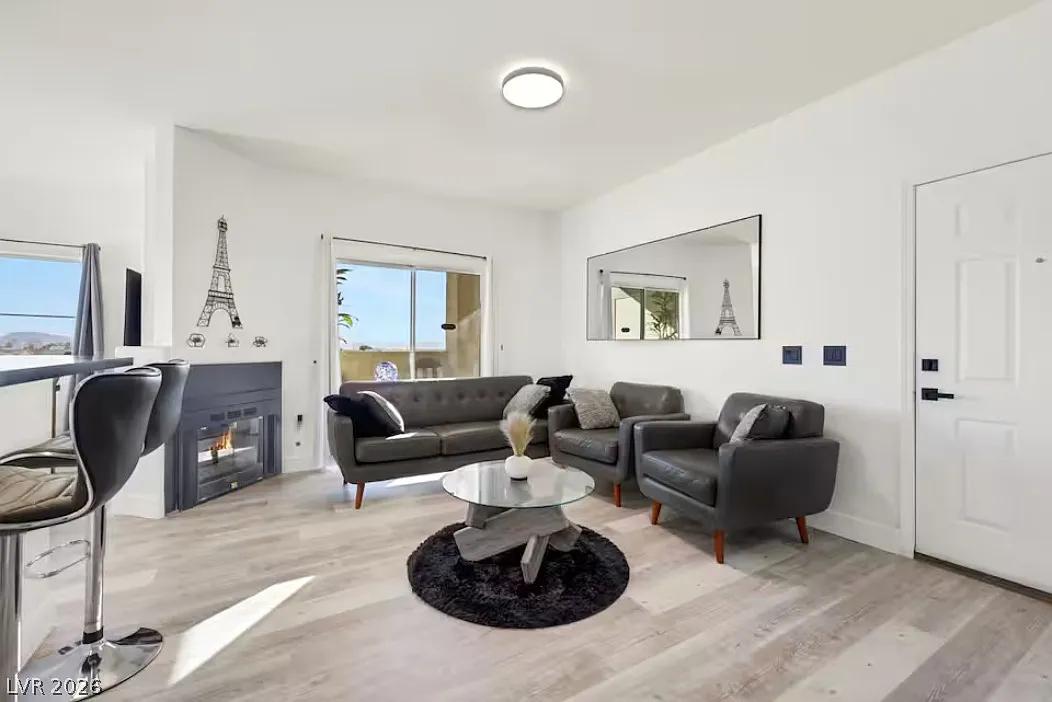 2 bed, 2.0 bath, 1019 sqft, $2,490 — Photo 2