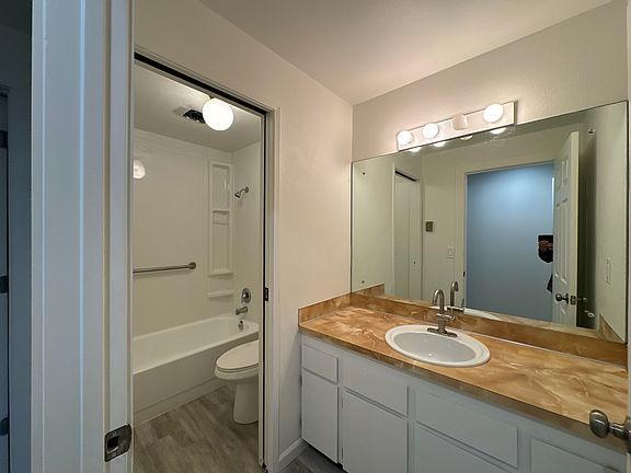 5th image of 3414 S Grand Blvd #11274093