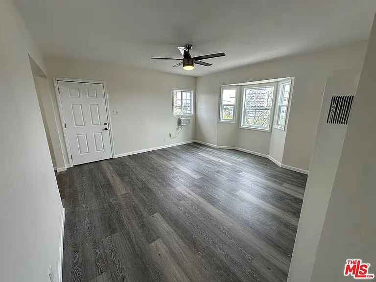 6326 W Franklin — Photo 11
