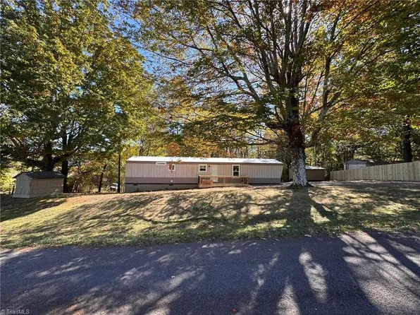 1015 Patterson Farm Rd, Pinnacle, NC 27043