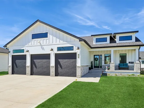 5010 147th St, Urbandale, IA 50323