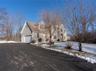 85 Woodcrest Dr, Hopewell Junction, NY 12533