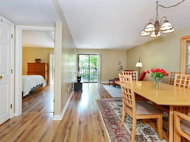 327 Plantation St — Photo 2