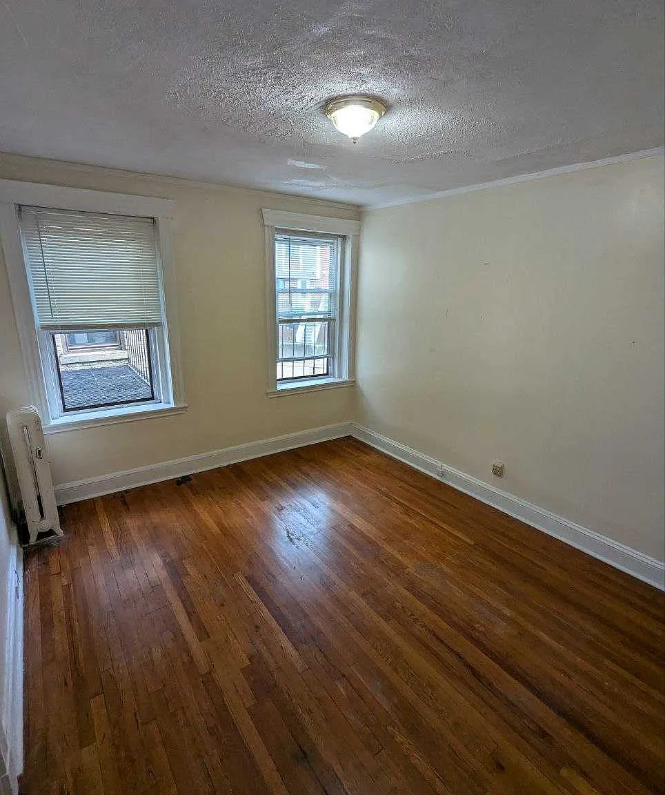 Studio, $2,000 — Photo 3