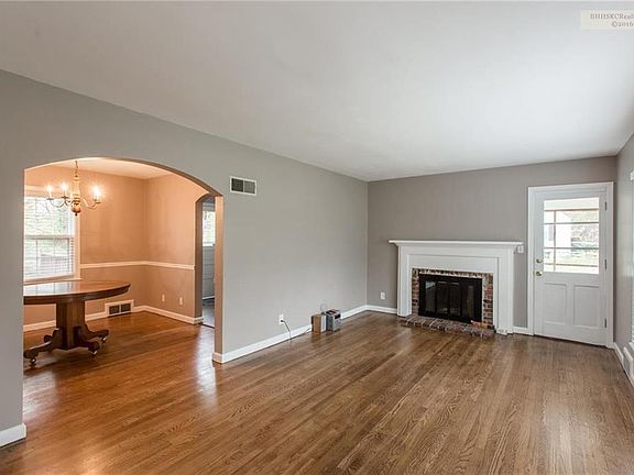3rd image of 5824 Woodward St