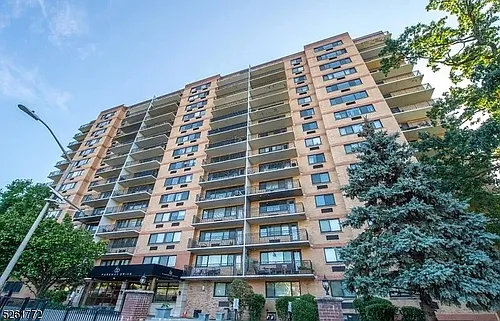 60 Parkway Dr E Photo 1