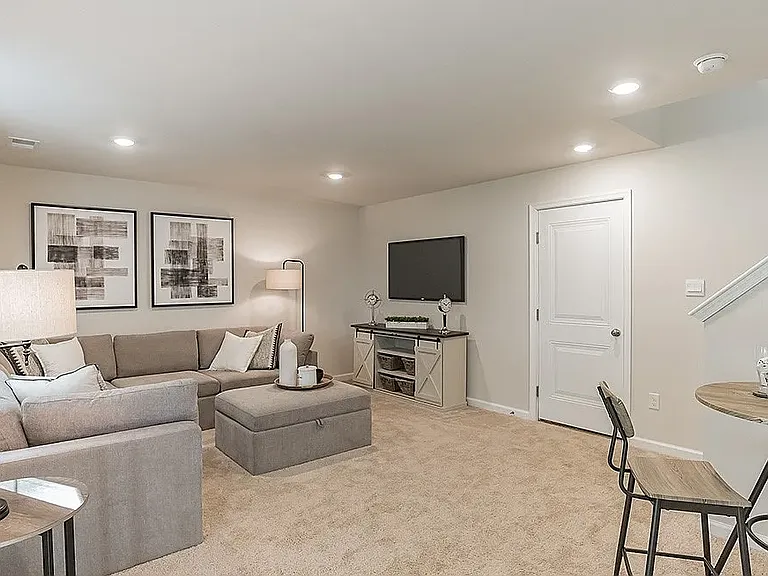 303A Affinity Dr — Photo 4