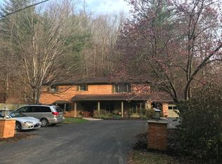 218 Oaklawn Est, Hagerhill, KY 41222