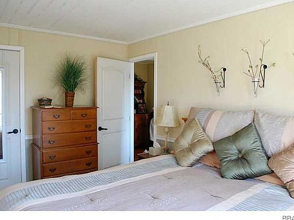 5th image of 530 Stone Hill Dr