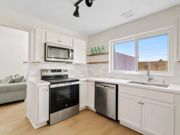 3959 W WHISPERING WIND Drive, Glendale, AZ 85310