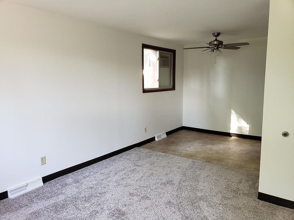 2nd image of 3857 Edgemoor Pl NE APT 2