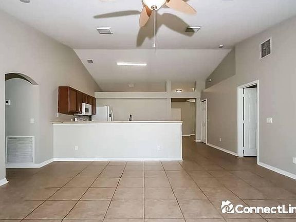 3rd image of 1201 SW Eleuthera Ave