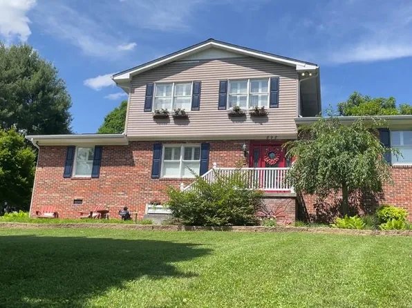 898 Cresswood Dr, Richlands, VA 24641