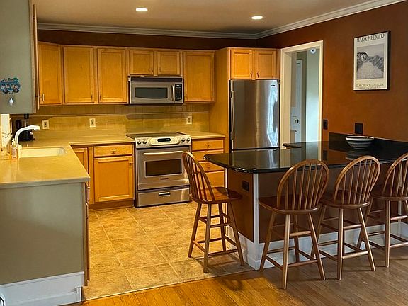 2nd image of 6 Karen Dr APT B