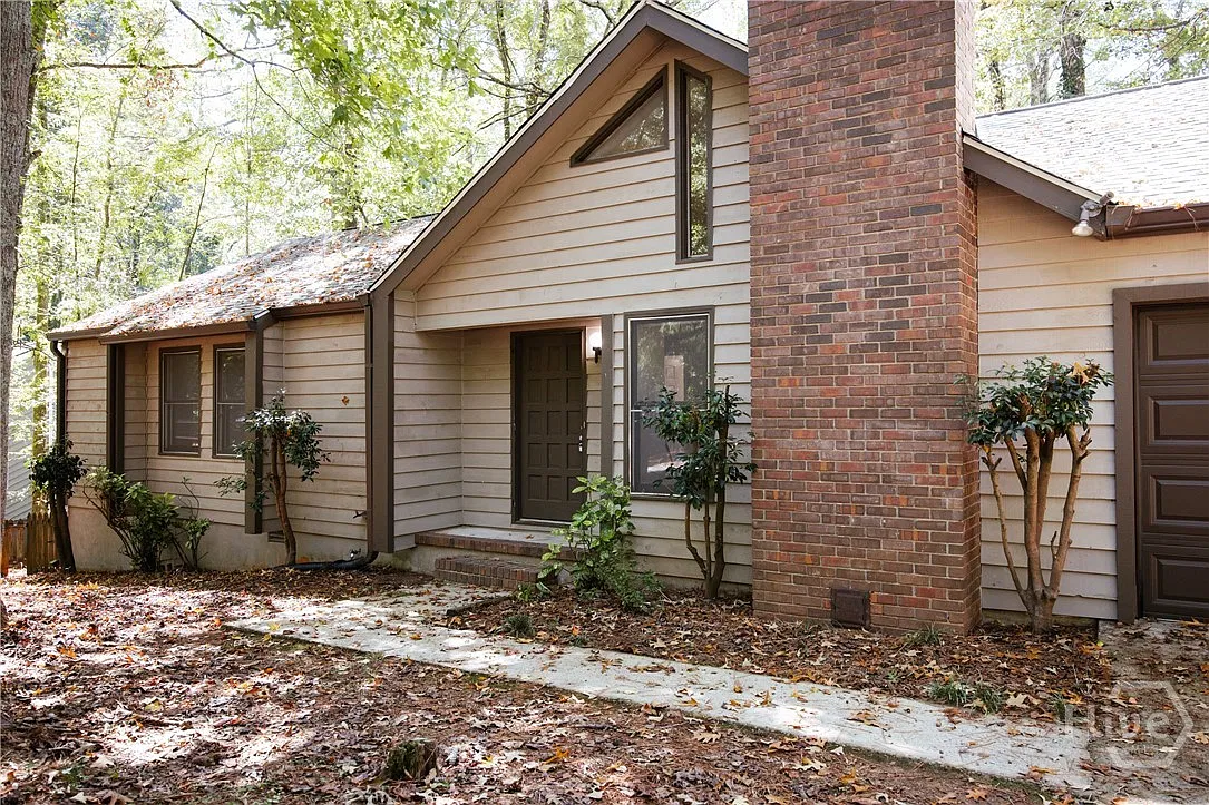 3 bed, 2.0 bath, 1368 sqft, $1,800 — Photo 4