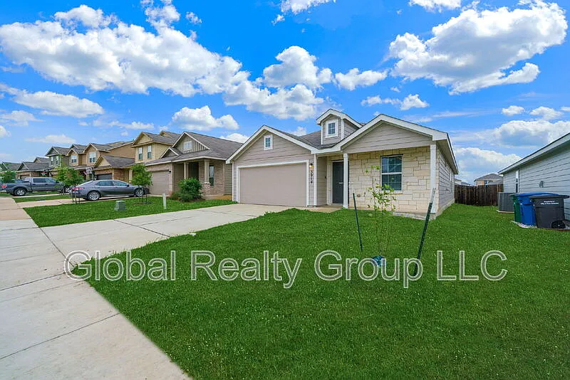 4 bed, 2.0 bath, 1668 sqft, $1,700 — Photo 2