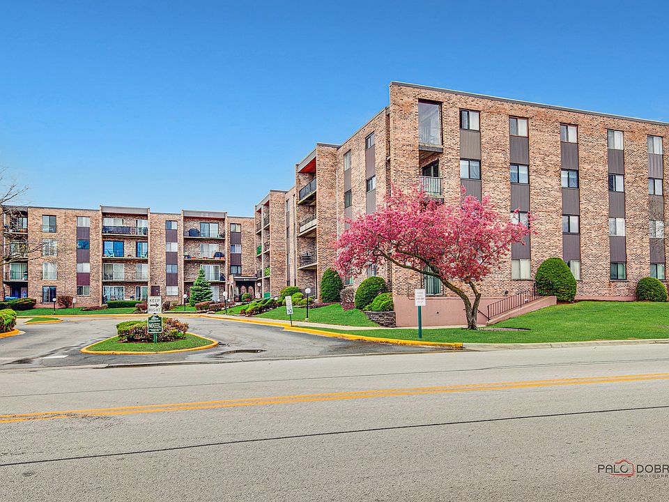 1st image of 625 W Huntington Commons Rd APT 208
